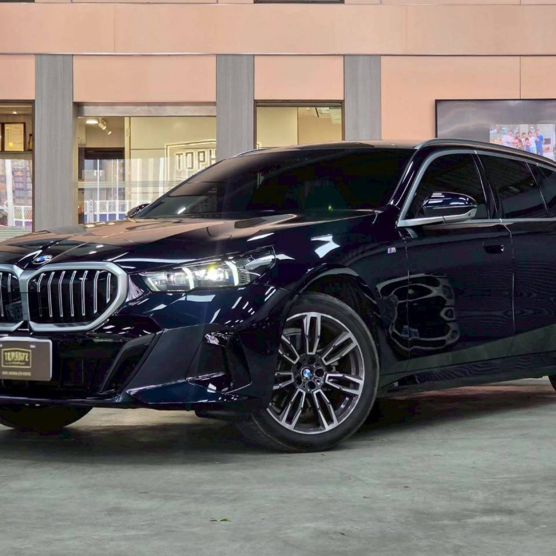 LINE_ALBUM_2025 BMW 5-Series Touring 520i M Sport總代理_260317_1